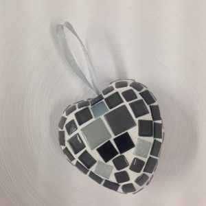 Fermijn Mozaïek 1 Hart Grijs / Zwart (6cm) met Grijs Ophanglint