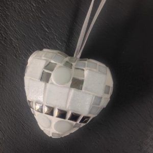 Fermijn Mozaïek 1 Hart Wit / Zilver (8cm) met Grijs Ophanglint
